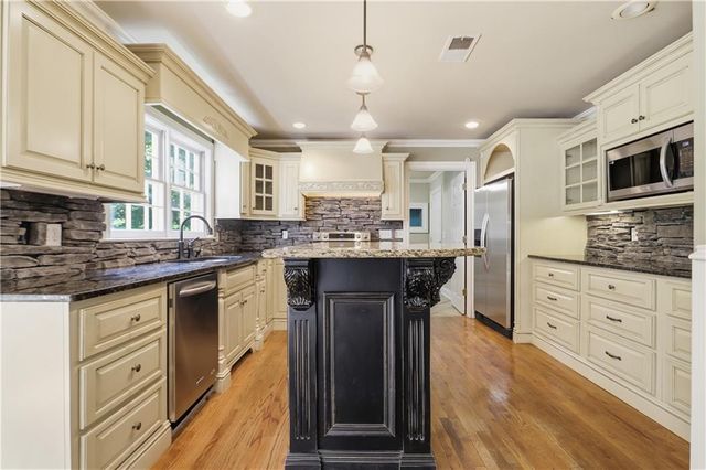 2416 Westport Circle SW, Marietta, GA 30064