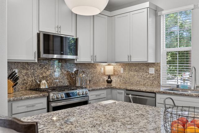 1617 Parkside Way, Roseville, CA 95747