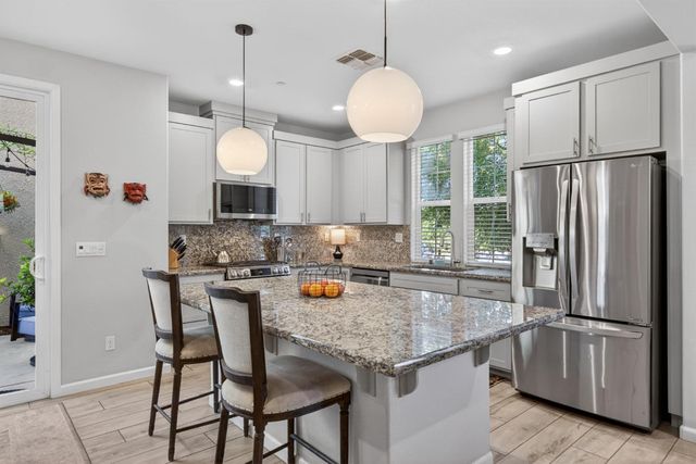 1617 Parkside Way, Roseville, CA 95747