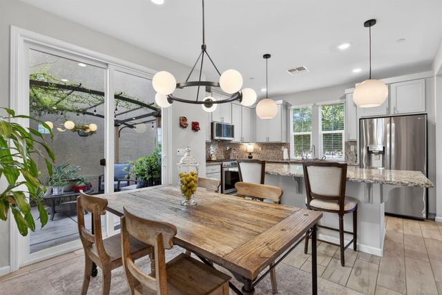 1617 Parkside Way, Roseville, CA 95747