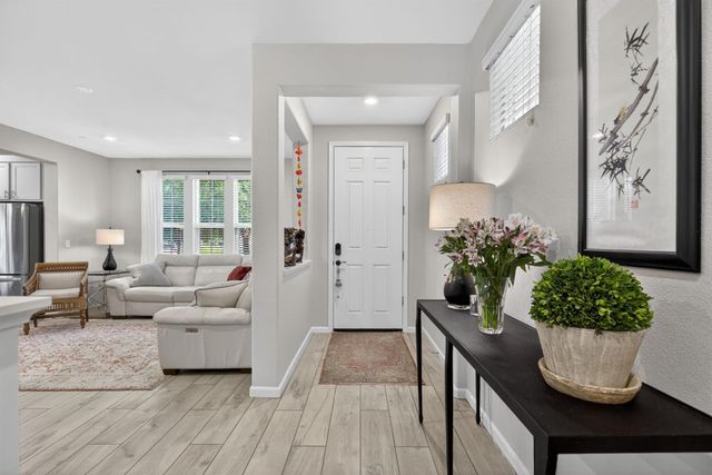 1617 Parkside Way, Roseville, CA 95747