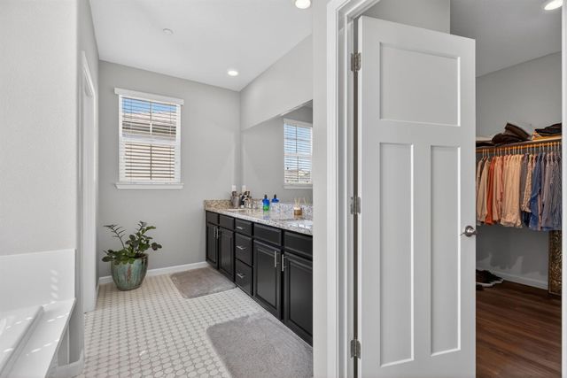 1617 Parkside Way, Roseville, CA 95747