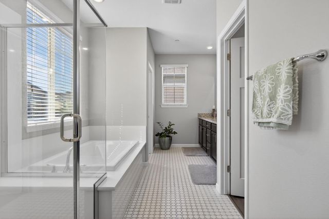 1617 Parkside Way, Roseville, CA 95747