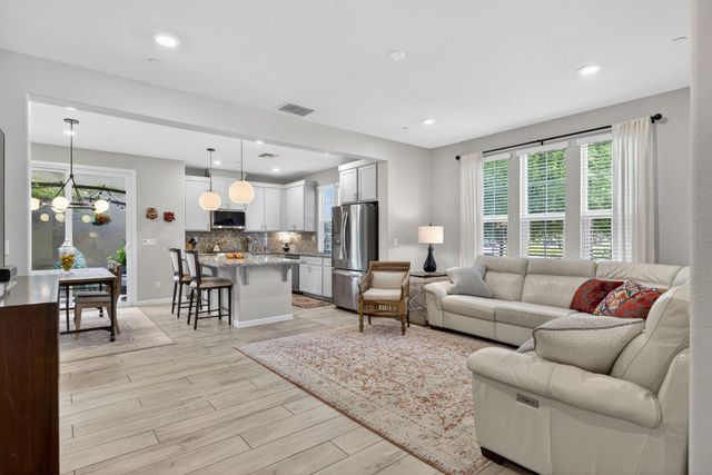 1617 Parkside Way, Roseville, CA 95747