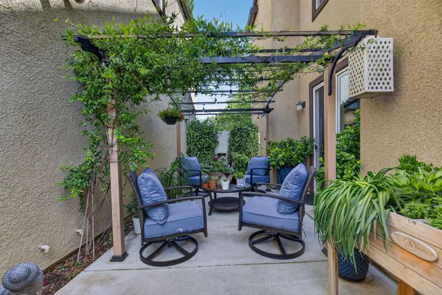 1617 Parkside Way, Roseville, CA 95747