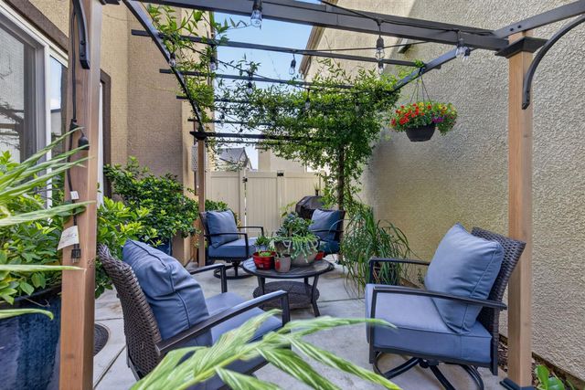 1617 Parkside Way, Roseville, CA 95747