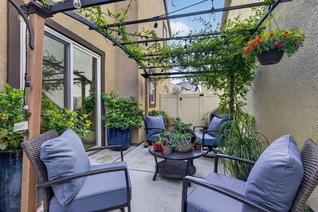 1617 Parkside Way, Roseville, CA 95747