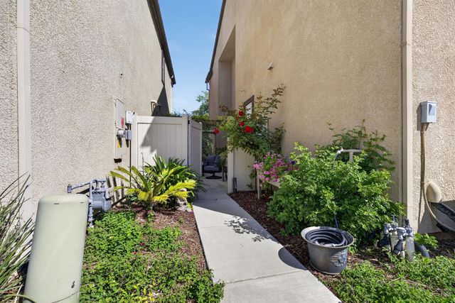 1617 Parkside Way, Roseville, CA 95747