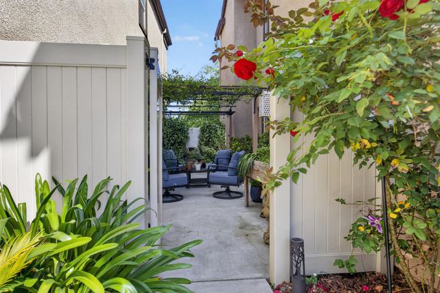 1617 Parkside Way, Roseville, CA 95747