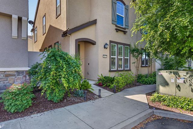 1617 Parkside Way, Roseville, CA 95747