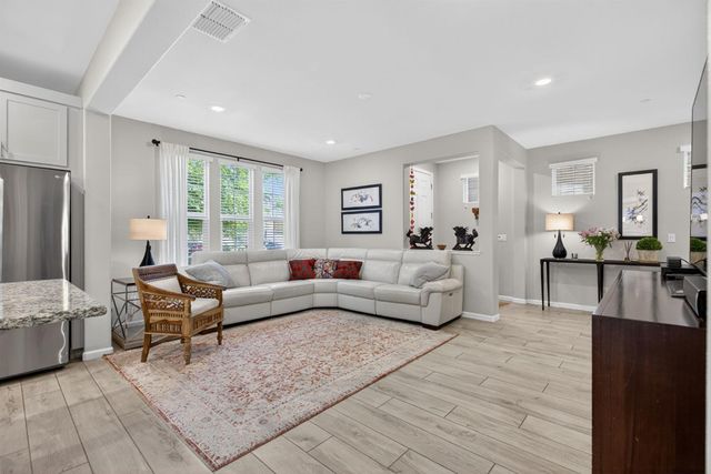 1617 Parkside Way, Roseville, CA 95747