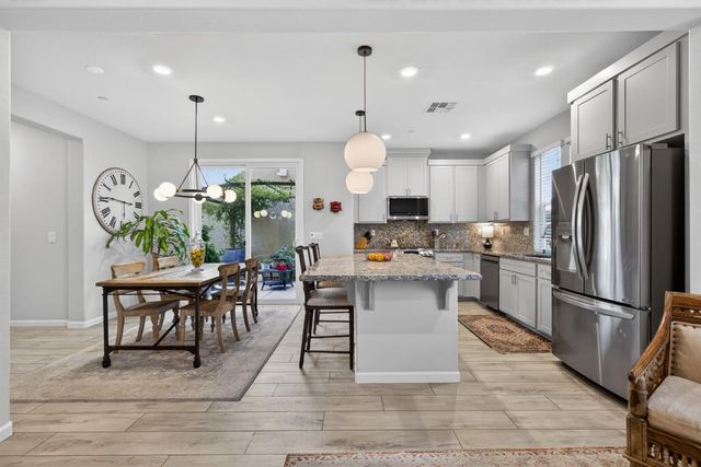 1617 Parkside Way, Roseville, CA 95747