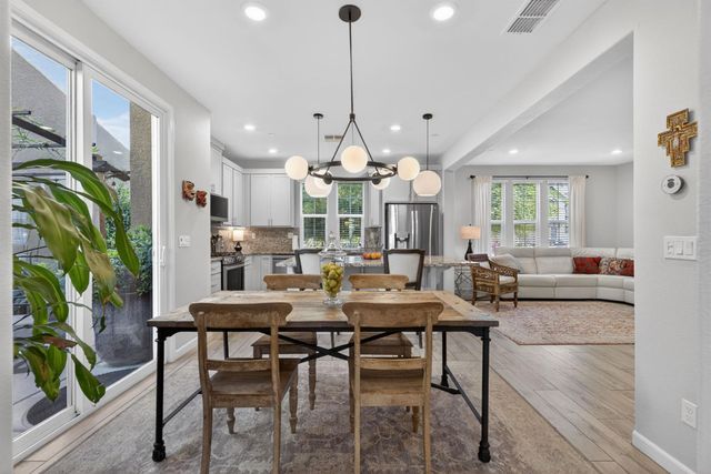 1617 Parkside Way, Roseville, CA 95747