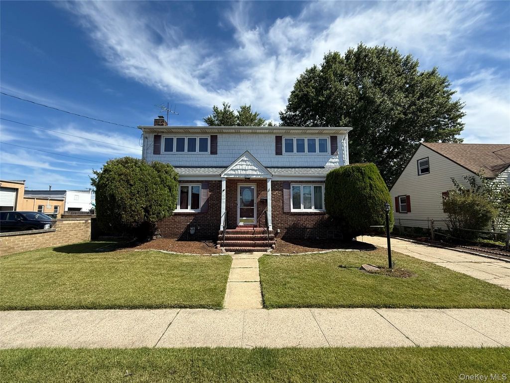 1057 N 4th Street, New Hyde Park, NY 11040