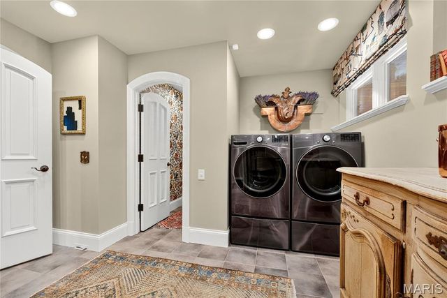 1359 S Mason Road, St Louis, MO 63131