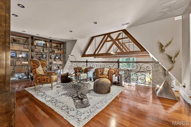 1359 S Mason Road, St Louis, MO 63131