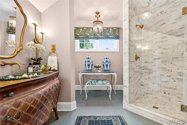 1359 S Mason Road, St Louis, MO 63131