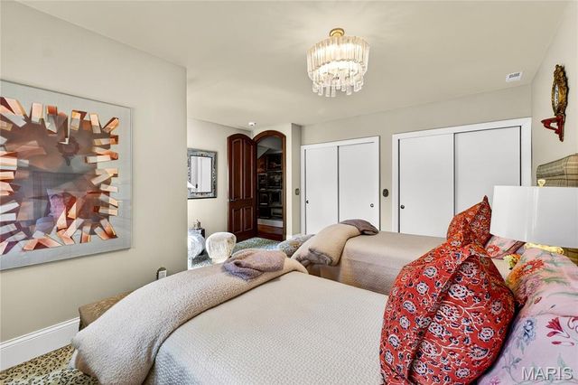 1359 S Mason Road, St Louis, MO 63131