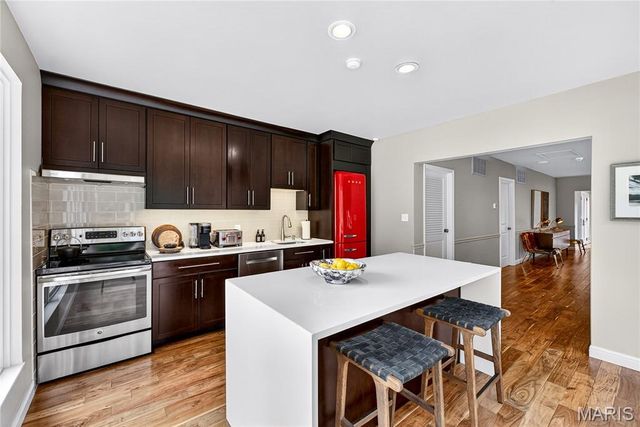 1359 S Mason Road, St Louis, MO 63131