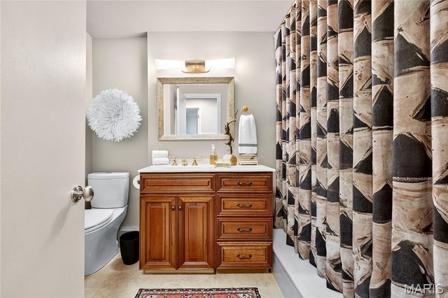 1359 S Mason Road, St Louis, MO 63131