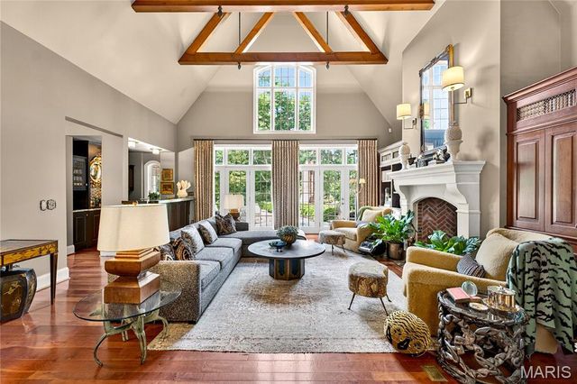 1359 S Mason Road, St Louis, MO 63131