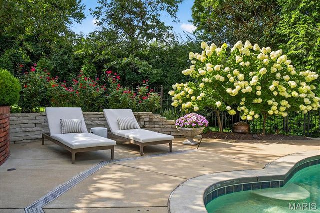 1359 S Mason Road, St Louis, MO 63131