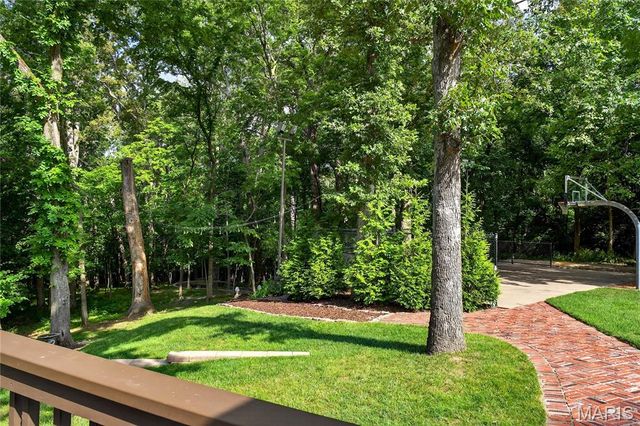 1359 S Mason Road, St Louis, MO 63131