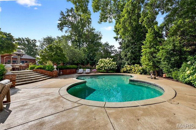 1359 S Mason Road, St Louis, MO 63131