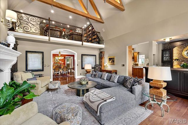 1359 S Mason Road, St Louis, MO 63131