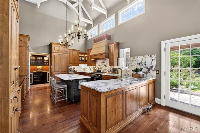 1359 S Mason Road, St Louis, MO 63131