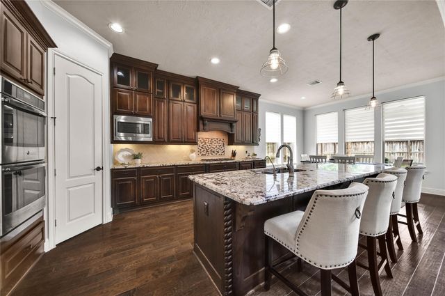 27707 Lakeway Trail Lane, Fulshear, TX 77441