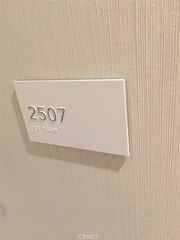 889 Francisco 2507, Los Angeles, CA 90017