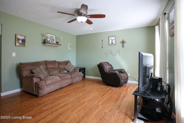 9300 Balance Ln, Fairdale, KY 40118