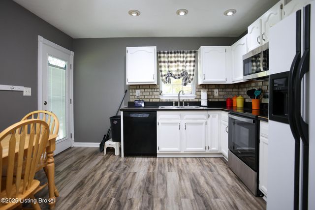 9300 Balance Ln, Fairdale, KY 40118