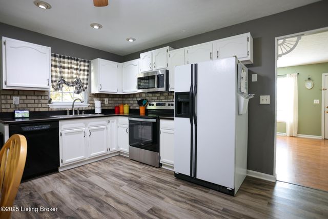 9300 Balance Ln, Fairdale, KY 40118