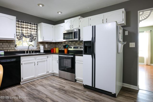 9300 Balance Ln, Fairdale, KY 40118