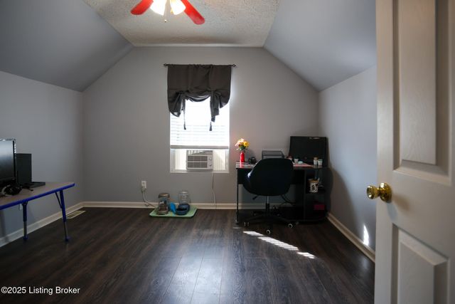 9300 Balance Ln, Fairdale, KY 40118