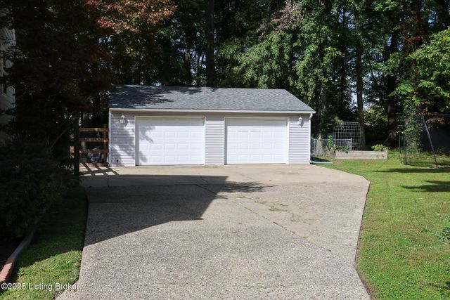 9300 Balance Ln, Fairdale, KY 40118