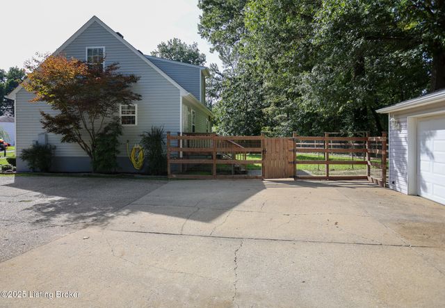 9300 Balance Ln, Fairdale, KY 40118