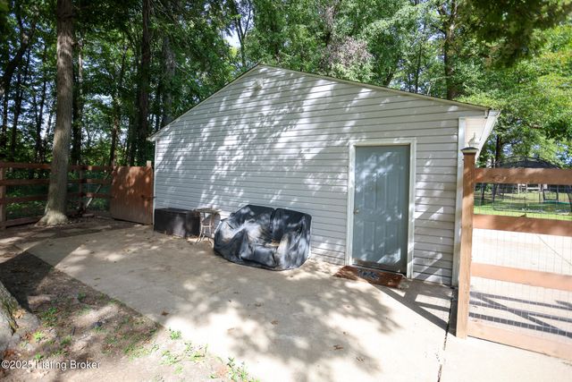 9300 Balance Ln, Fairdale, KY 40118
