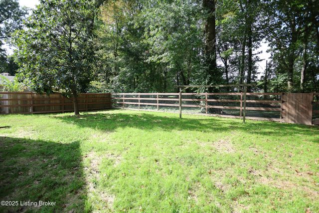 9300 Balance Ln, Fairdale, KY 40118