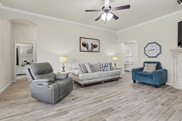1305 Leigh Circle, Yukon, OK 73099
