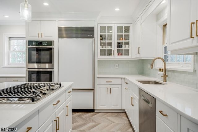 57 Mohawk Rd, Millburn Twp., NJ 07078