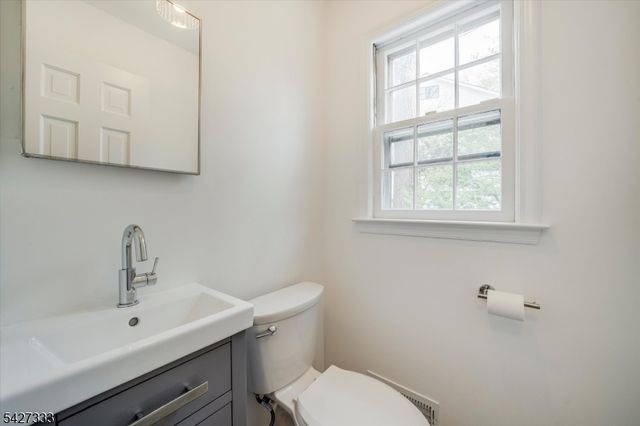57 Mohawk Rd, Millburn Twp., NJ 07078