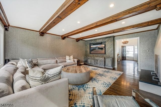 57 Mohawk Rd, Millburn Twp., NJ 07078