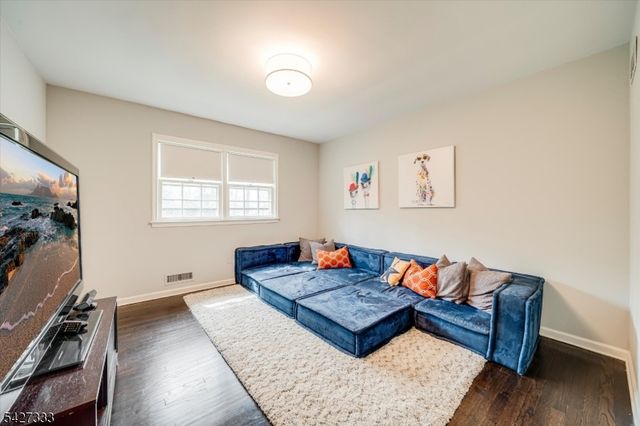 57 Mohawk Rd, Millburn Twp., NJ 07078