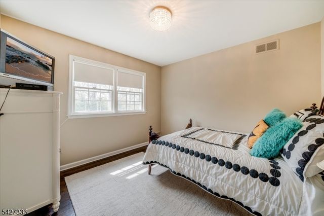 57 Mohawk Rd, Millburn Twp., NJ 07078