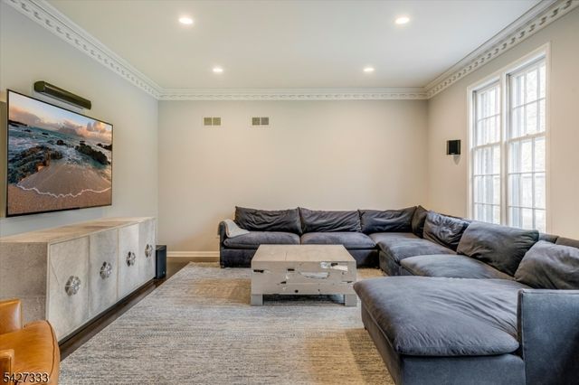 57 Mohawk Rd, Millburn Twp., NJ 07078