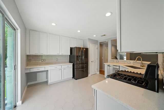 13600 Breton Ridge Street 7B, Houston, TX 77070