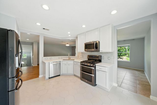 13600 Breton Ridge Street 7B, Houston, TX 77070
